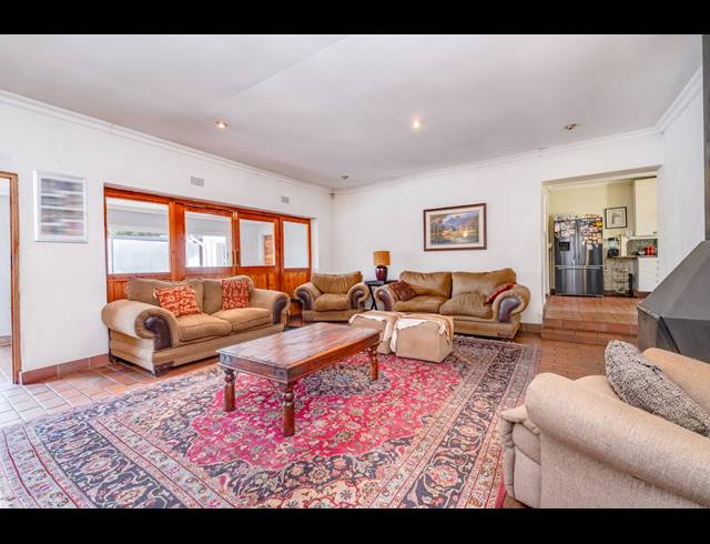 5 BEDROOM HOUSE FOR SALE IN FONTAINEBLEAU